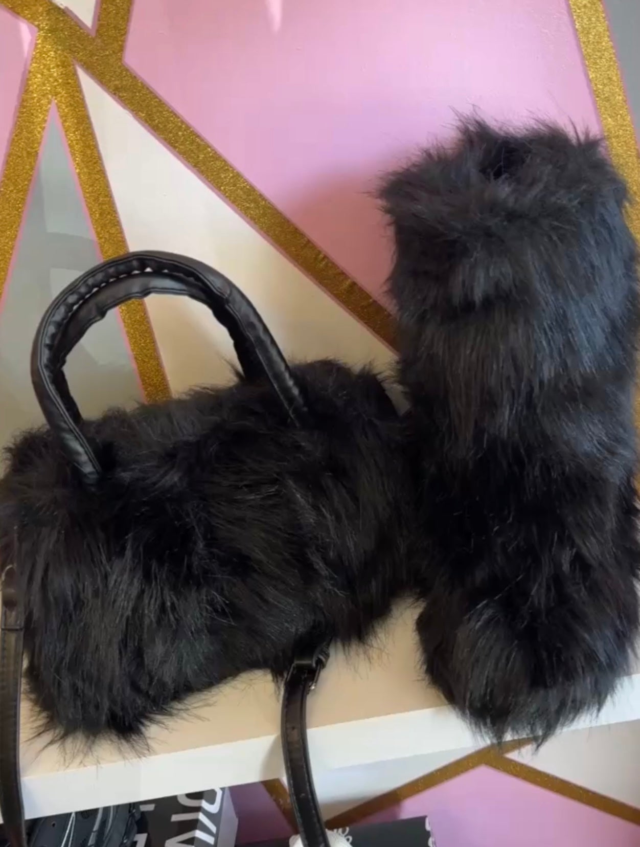 FAUX FUR BOOTS (2COLORS)