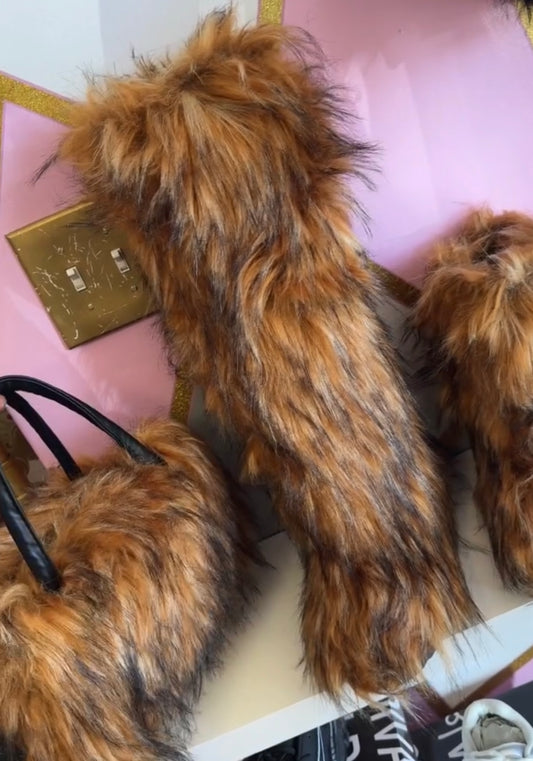 FAUX FUR BOOTS (2COLORS)